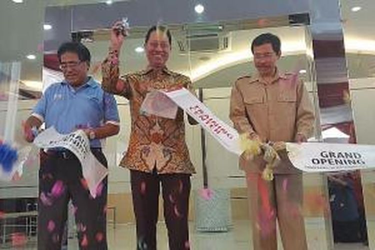 Presdir HMSI Hiroo Kayanoki, Dirjen Industri Unggulan Berbasis Teknologi Tinggi Kementerian Perindustrian (Kemenperin), Budi Darmadi, dan perwakilan Pemkot Tangerang (ki-ka)