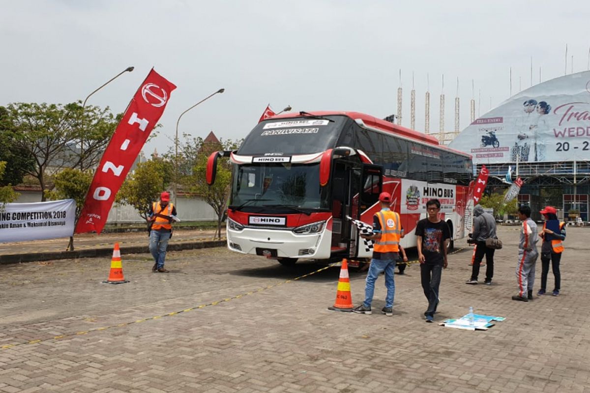 PT Hino Motors Sales Indonesia (HMSI) menggelar Hino Safety Driving Competition di kota Semarang, Kamis (20/9/2018)