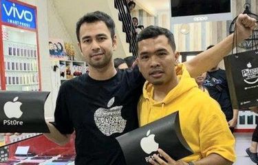 Dari kiri ke kanan: Raffi Ahmad dan Putra Siregar