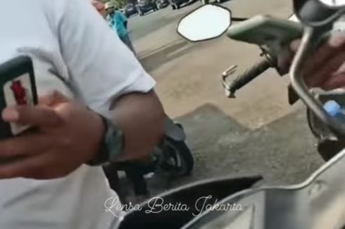 Pengendara Motor Dipukul Sejumlah Orang yang Mengaku 