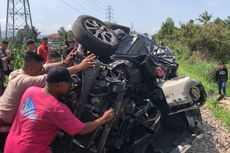 Mobil Angkutan Online Tertabrak KA Feeder Whoosh di Bandung Barat, 4 Korban Tewas