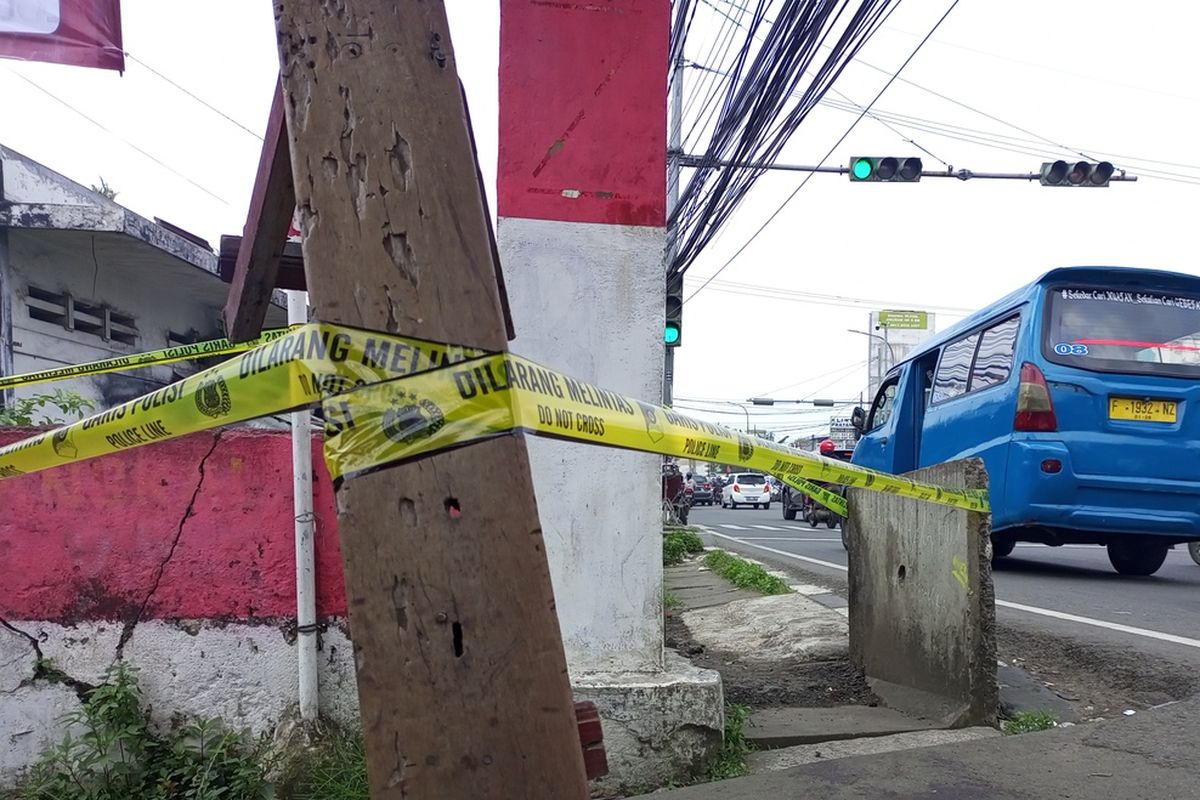 Lokasi kejadian pelajar yang dibacok senjata tajam pedang oleh sekelompok pelajar lainnya hingga meninggal dunia di Jalan Raya Jakarta-Bogor, Kelurahan Ciparigi, Kecamatan Bogor Utara, Kota Bogor, Jawa Barat, Jumat (10/3/2023).