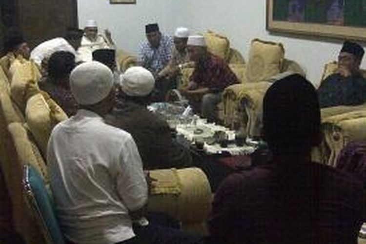 Tim warga Sidotopo Surabaya mengadukan aktifitas STAI Ali Bin Abi Thalib ke pengurus PWNU Jatim.