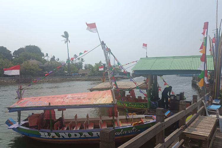 Penyewaan perahu di dermaga Bandar Djakarta, Ancol, Jakarta