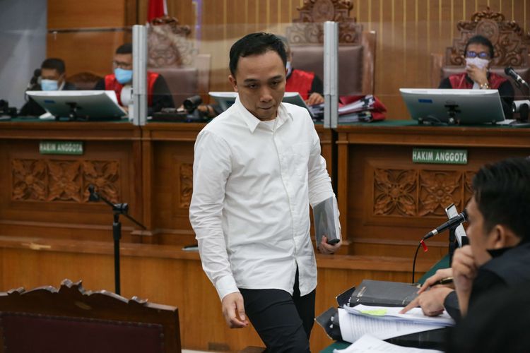 Terdakwa kasus pembunuhan berencana Brigadir Nofriansyah Yosua Hutabarat atau Brigadir J, Ricky Rizal menjalani sidang di Pengadilan Negeri Jakarta Selatan, Selasa (20/12/2022). Jaksa Penuntut Umum menghadirkan seorang saksi ahli digital forensik dari Polri, Hery Priyanto.