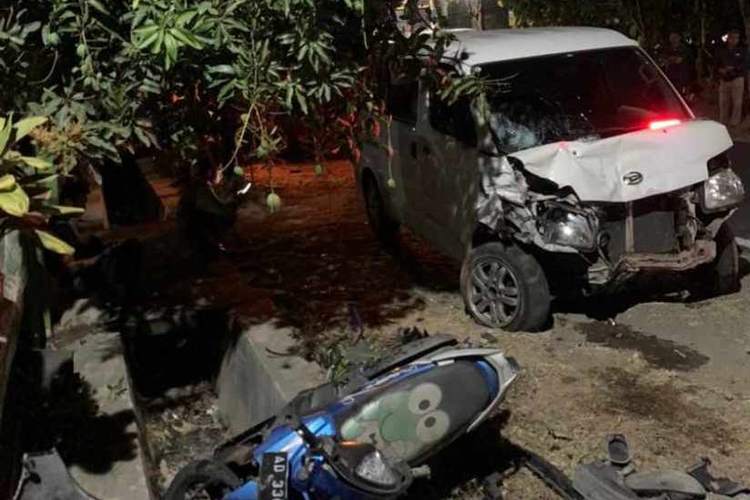 Kondisi kendaraan yang terlibat kecelakaan lalu lintas di Jalan Umun Mulur - Jumapolo tepatnya di depan Warung Ateng Desa Balesari RT 002, RW 002, Kelurahan Mulur, Kecamatan Bendosari, Sukoharjo, Jawa Tengah, Senin (21/8/2023) malam.