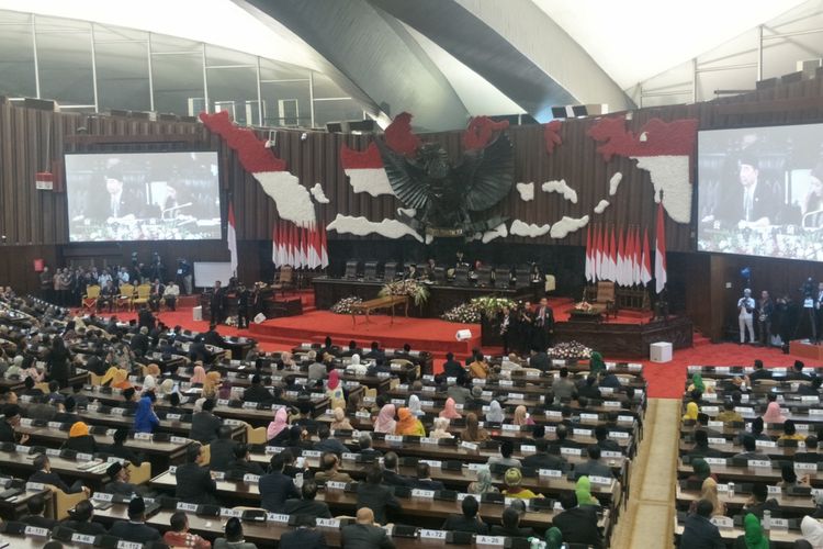 Rapat Paripurna penetapan dan pelantikan Ketua Majelis Permusyawaratan Rakyat (MPR) di Gedung Nusantara, Kompleks Parlemen, Senayan, Jakarta, Kamis (3/10/2019).