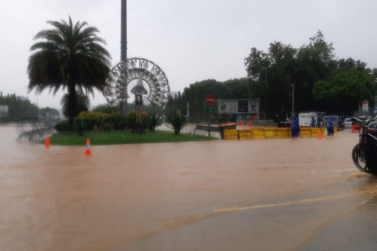 Hujan Deras, Jalan Medan Merdeka Barat Tergenang