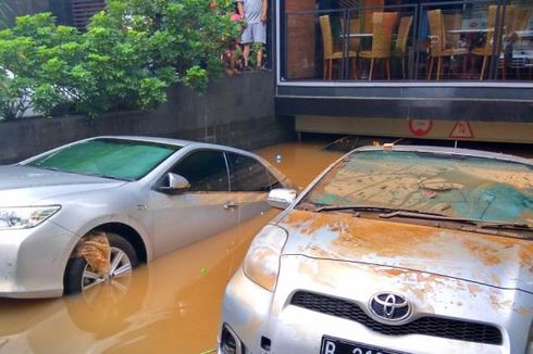 Penanganan Pertama Jika Mobil Terendam Banjir