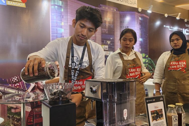 Perjalanan Amin Zega, dari Korban Kecelakaan hingga Jadi Barista Bersertifikat di Warung Difabel Sharaswaty