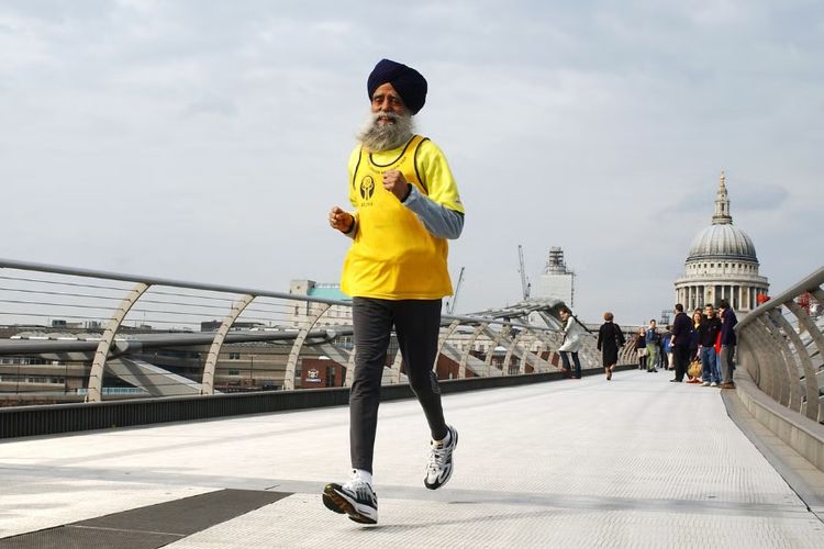 Pelari maraton tertua di dunia, Fauja Singh meninggal akibat kecelakaan di desa kelahirannya, Beas Pind, dekat Jalandhar, Punjab, India pada Senin (14/7/2025).