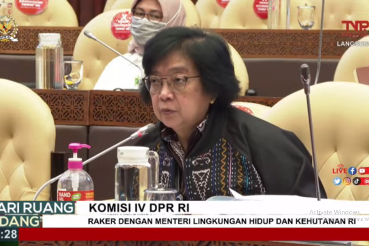 Tangkapan layar Menteri Lingkungan Hidup dan Kehutanan (LHK) Siti Nurbaya Bakar saat mengikuti rapat kerja di Komisi IV DPR, Kamis (17/2/2022).
