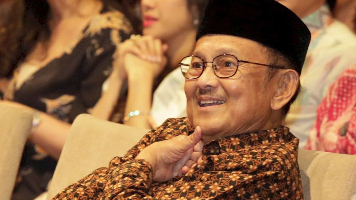 B.J. Habibie, Sosok di Balik Mimpi Indonesia Membuat Pesawat Sendiri