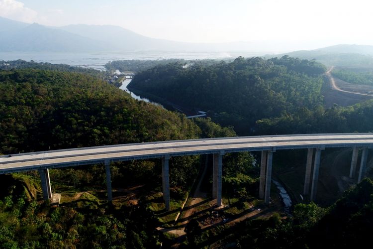 Jembatan Tungtang di Ruas Tol Bawen-Salatiga, Jawa Tengah, Jumat (16/6/2017). Ruas tol ini akan dibuka secara fungsional pada H-7 hingga H 7 Lebaran.