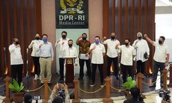 Pasien RS Wisma Atlet Kemayoran Dapat Obat Herbal dari Satgas Lawan Covid-19 DPR