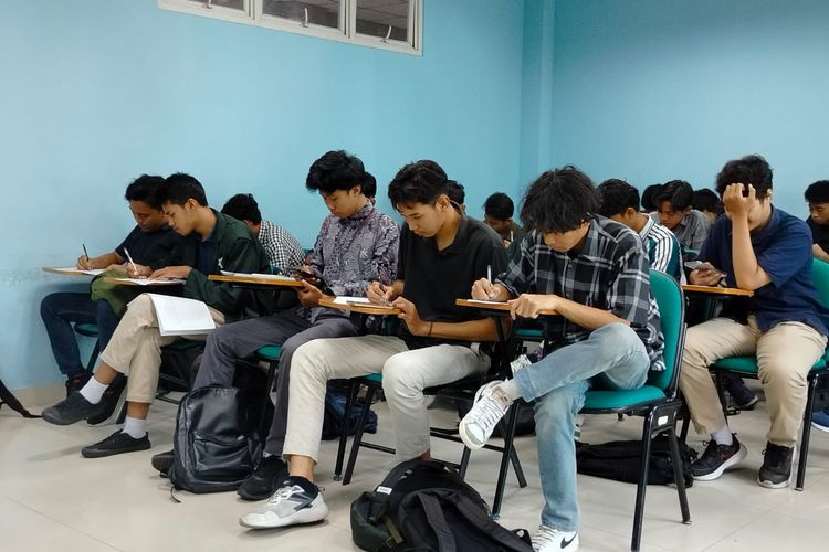 Cerita Mahasiswa Hukum Syariah Hadapi Persaingan Kerja: Belajar Teknologi dan Data