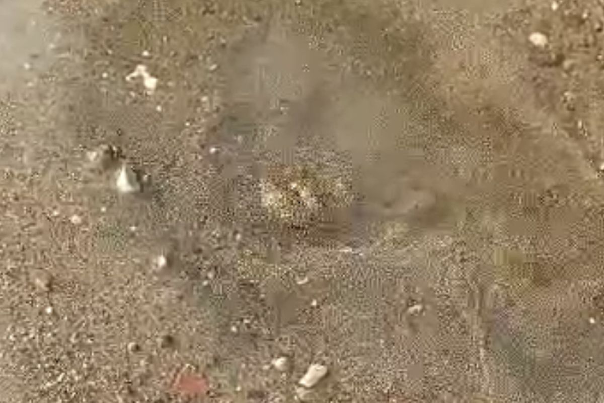 Semburan air panas yang keluar di Bawean, Jumat (22/3/2024). 