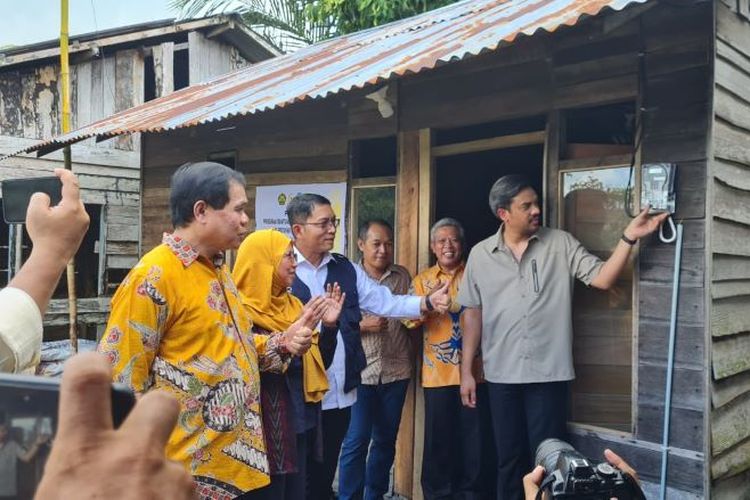 Salah satu warga Desa Limbung Raya mendapat bantuan program BPBL