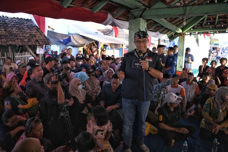 Bakal calon presiden Koalisi Perubahan dan Persatuan (KPP) Anies Baswedan menemui sejumlah petani dan nelayan yang berada di daerah Situbondo, Jawa Timur, Selasa (8/8/2023).