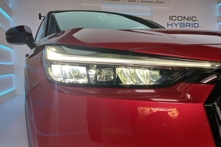 Lampu depan Honda HR-V hybrid