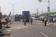 Sopir Mengantuk, Truk Kontainer Terguling di Kranji