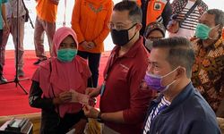 Warga Serang, Banten Terima Bansos Tunai untuk Pertama Kali