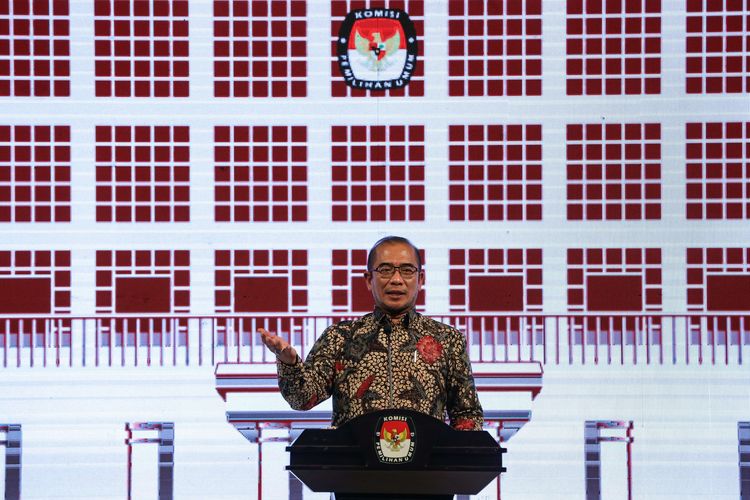 Ketua Komisi Pemilihan Umum Republik Indonesia Hasyim Asy'ari memberi sambutan pada acara peluncuran tahapan Pemilu 2024 di Kantor Komisi Pemilihan Umum, Jakarta, Selasa (14/6/2022). Tahun 2024 akan menjadi tahun politik yang sangat ramai. Tidak hanya pemilu, pemilihan kepala daerah serentak juga akan dilakukan di tahun yang sama.