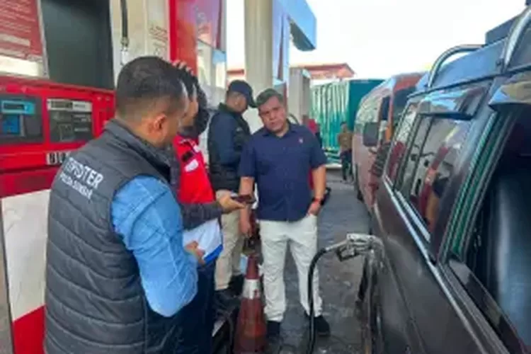 Truk Gunakan Banyak Pelat Nomor dan Barcode untuk Isi Solar Subsidi di Padang, Sopir Kabur saat Disidak