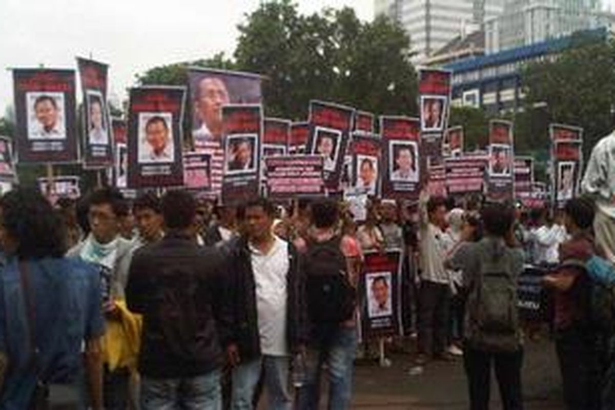 Sejumlah pedagang di stasiun se-jabodetabek melakukan aksi didepan istana terkait penggusuran di seluruh stasiun jabodetabek