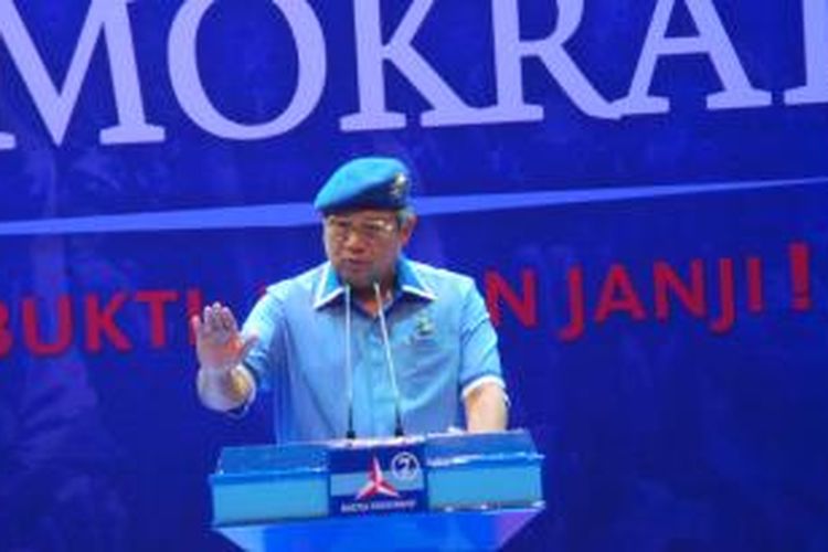 Ketua Umum Partai Demokrat Susilo Bambang Yudhoyono berorasi dalam kampanye rapat umum di JIEXPo Kemayoran, Jakarta, Kamis (3/4/2014).