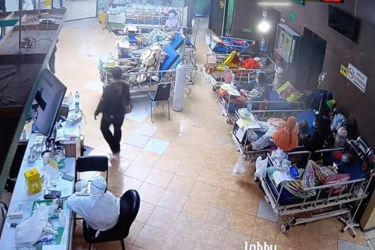 Tangkapan layar CCTV IGD Incovit RSSA Kota Malang yang beredar di media sosial