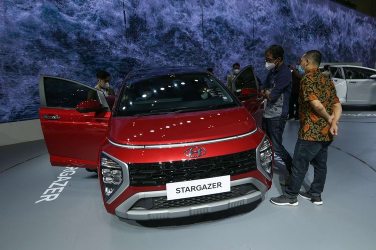 Hyundai Stargazer dipamerkan di ajang Gaikindo Indonesia International Auto Show (GIIAS) 2022 di ICE BSD, Tangerang, Jumat 12/8/2022). Hyundai Stargazer diklaim sudah terjual hingga lebih dari 1.500 unit bahkan sebelum resmi diluncurkan.