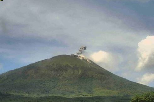 Gunung Ile Lewotolok NTT Diguncang 65  Kali Gempa Letusan Disertai Gemuruh