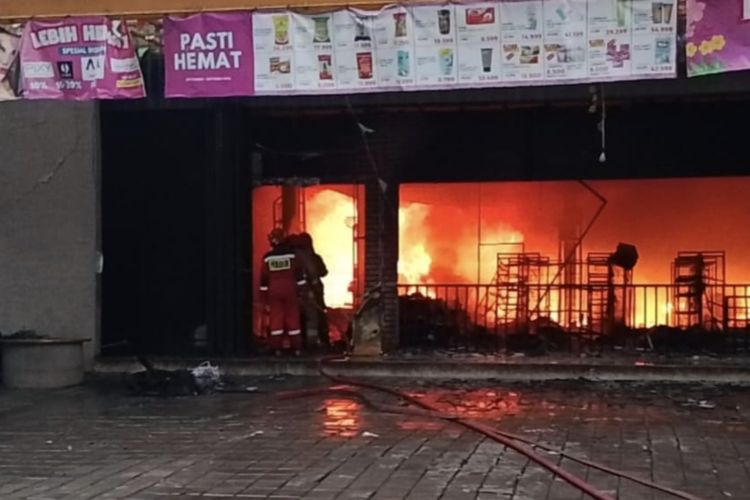 Minimarket di Leuwiliang Bogor Ludes Terbakar, Penanganan Selama 7 Jam