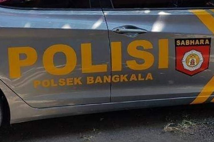 Aparat kepolisian Polsek Bangkala, Kabupaten Jeneponto, Sulawesi Selatan tengah menangani kasus penganiayaan terhadap seorang kakek yang dilakukan oleh oknum kepala desa. Jumat, (11/8/2023).
