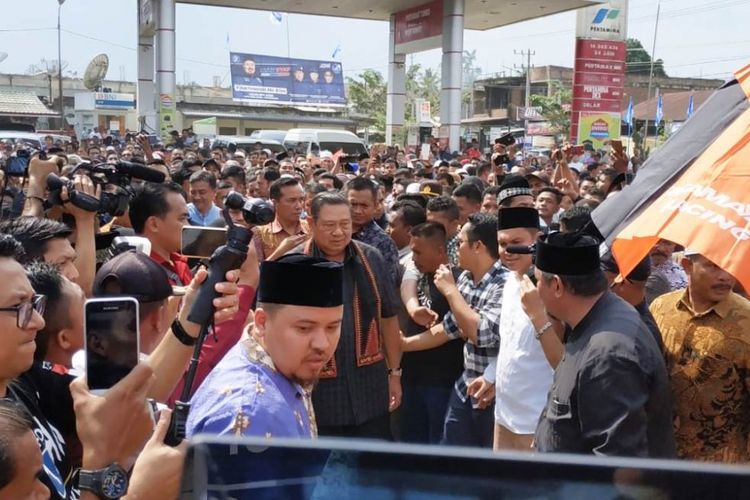 Presiden RI ke 6 Susilo Bambang Yudhoyono (SBY) tiba di Desa Ceumpeudak, Kecamatan Tanah Jambo Aye, Aceh Utara, Jumat (25/1/2019) dalam rangkaian Tour De Toba dan Seulawah.