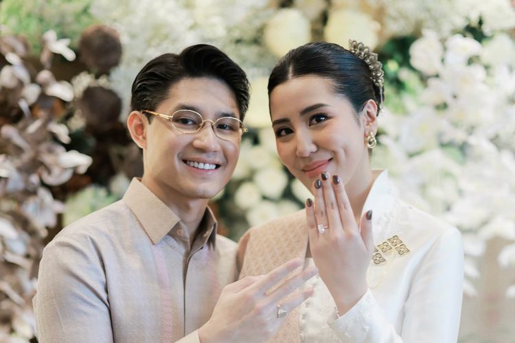 7 Gaya Lamaran Teuku Rassya dan Cleantha Islan, Serasi Nuansa Pastel