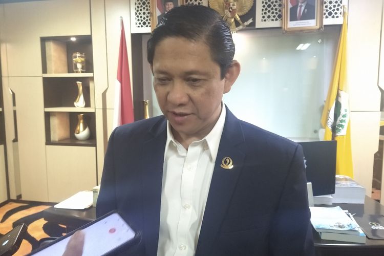 Wakil Ketua DPRD Jawa Barat MQ Iswara saat ditemui seusai Rapat Paripurna DPRD Jabar tentang Ranperda pelaksanaan APBD 2024 di Gedung DPRD Jabar, Jalan Diponegoro, Kota Bandung, Kamis (19/6/2025).