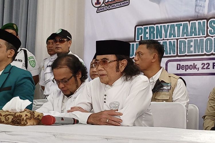 Rhoma Irama dalam jumpa pers pernyataan sikap soal dugaan kecurangan Pemilu 2024 di daerah Cilodong, Depok, Jawa Barat, Kamis (22/2/2024). 