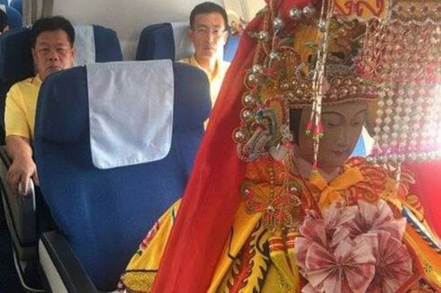 Patung Dewi China Naik Pesawat Bisnis dari Xiamen ke Kuala Lumpur