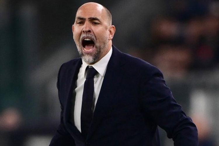 Pelatih Juventus asal Kroasia Igor Tudor bereaksi di area teknis pada pertandingan sepak bola Serie A Italia antara Juventus dan Lecce di Stadion Juventus di Turin pada 12 April 2025.