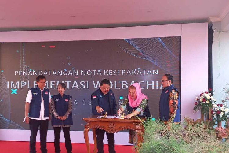 Menkes Budi Gunawan melakukan kunjungan di Kecamatan Tembalang, Kota Semarang, Jawa Tengah