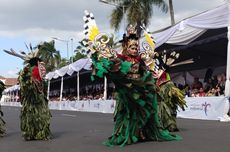 Berat! Pakaian Cinta Laura di Jember Fashion Carnaval Ternyata Capai 15 Kg