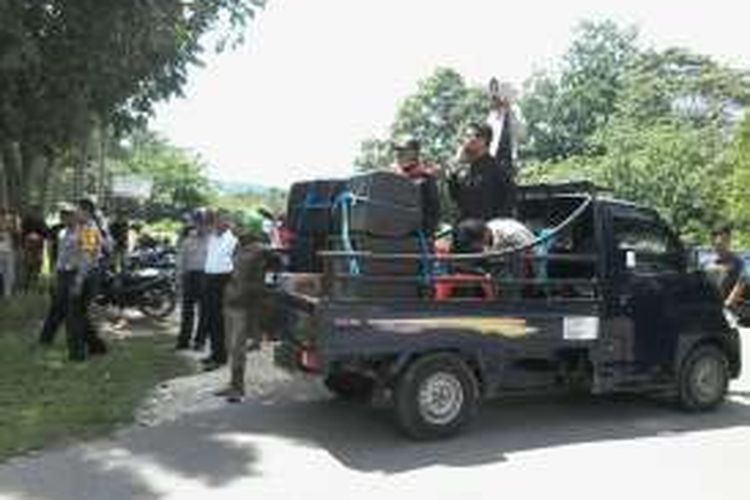 Puluhan warga etnis suku laporo yang tergabung dalam Lembaga Swadaya Masyarakat (LSM) Anoa melakukan unjuk rasa di depan Polres Buton.  Warga suku Laporo menginginkan agar pelaku penghinaan suku Laporo,La Ode Idam, segera ditahan. 