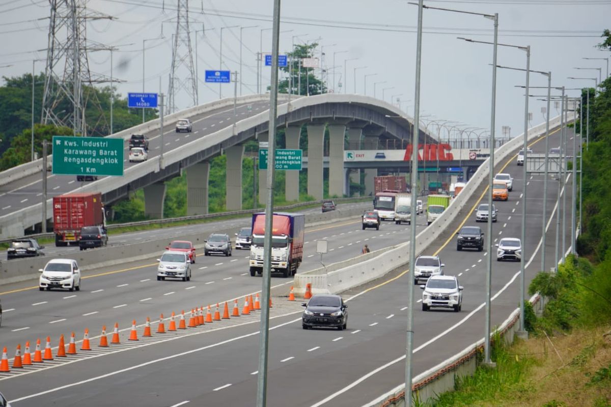 Ilustrasi lalu lintas di Tol Jakarta-Cikampek jelang Tahun Baru 2021