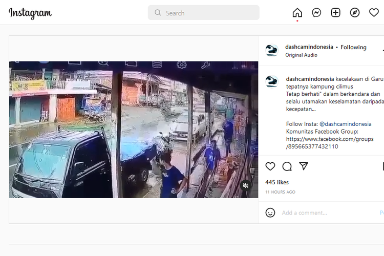 Kecelakaan motor di jalanan yang basah