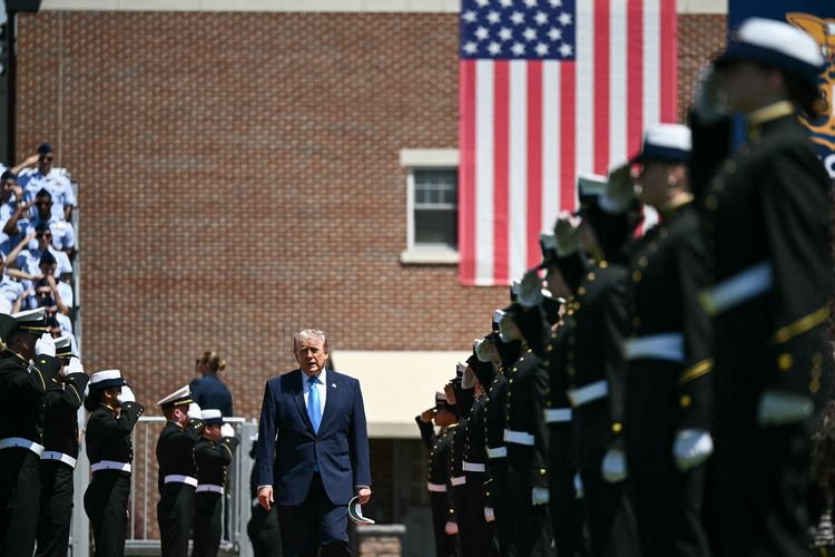 Presiden Amerika Serikat Donald Trump saat menghadiri kelulusan angkatan United States Guard Academy's 2026 di New London, Negara Bagian Connecticut, 20 Mei 2026.