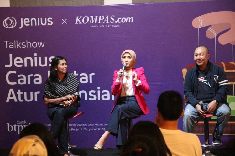 Perencana keuangan Prita Gozhie (tengah) dan Digital Banking Value Proposition and Product Head PT BTPN, Irwan Sutjipto Trisnabudi (kanan) dalam Talkshow Kompas.com dan BTPN Jenius bertema Cara Pintar Atur Finansial di Jakarta (2/2).
