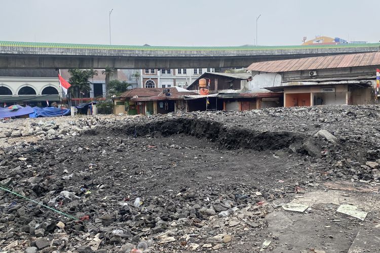 Kondisi Pasar Taman Puring Setahun Usai Kebakaran: Puing Bangunan di Tengah Lapak Darurat