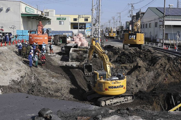Pengemudi Masih Terjebak, 5 Keluarga di Sekitar 